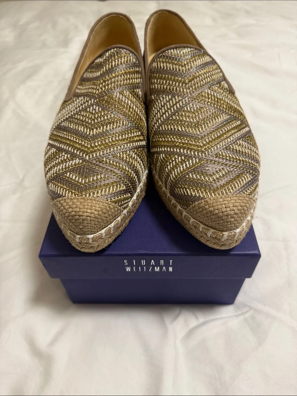 Stuart Weitzman Braided Woven Slip-On Loafers in Tan and Gold. Size 9,5